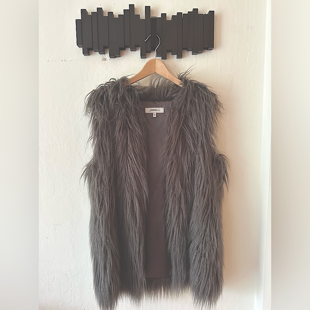 Hawke & Co grey fuzzy vest XL